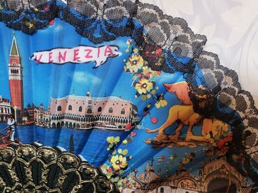 Ostali aksesoari: Venecijanska vintaz,lepeza. Venecijanska lepeza bez ostecnja. Duzina na lalafo.rs — 6 Ostali aksesoari: Venecijanska vintaz,lepeza. Venecijanska lepeza bez ostecnja. Duzina — 6