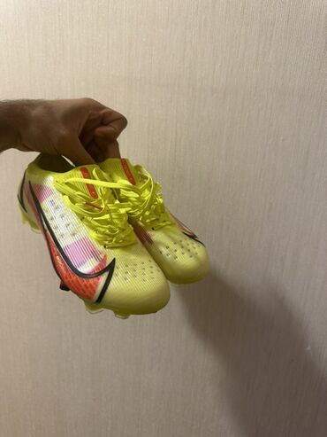 Кроссовки и спортивная обувь: Məhsul: Nike Mercurial krampon Təsvir: - Rəng: floresan sarı (volt) –