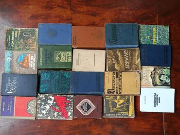 Digər kitablar və jurnallar: Müxtəlif mövzulu və üslublu vintage kitab kolleksiyası. Kitablar