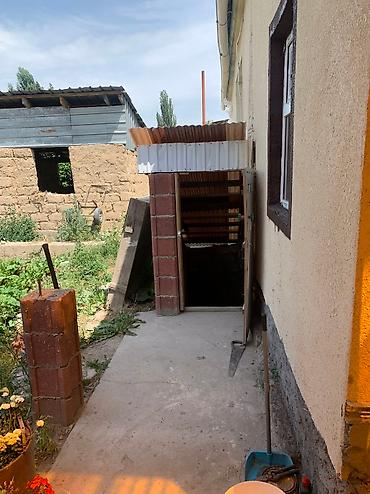 kg house: Срочно. СрочноПродается дом 1,5 уровневый в городе Каракол в районе — 5