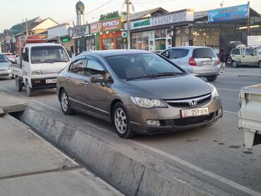 шипованные шины: Honda Civic: 2006 г., 1.3 л, Вариатор, Гибрид, Седан