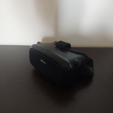 VR - virtual reallıq eynəyi satılır, şəkildə gördüyünüz vəziyyətdədir