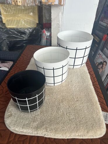 Bitkilər üçün dibçəklər: Dibcek Dibcek qabi yumru aq rengli gul.qabi yumru aq rengli dibcek — 17