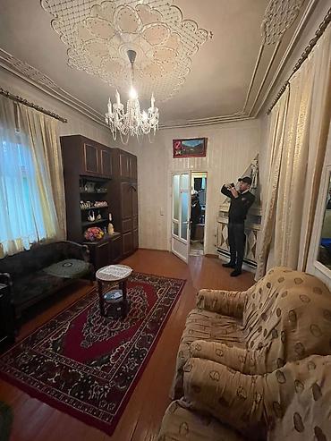 Mənzillər: Bakı, Qaraçuxur qəs., 3 otaqlı, Köhnə tikili, m. Neftçilər, 70 kv. m — 6