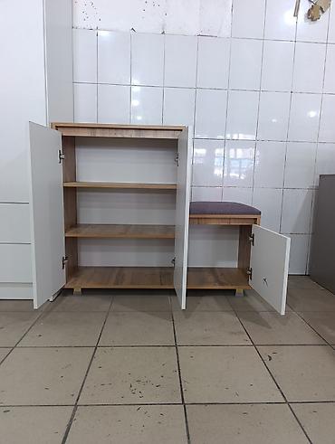 даром телевизор: Тумба для прихожей с посадочным местом и распашными дверцами. - — 1