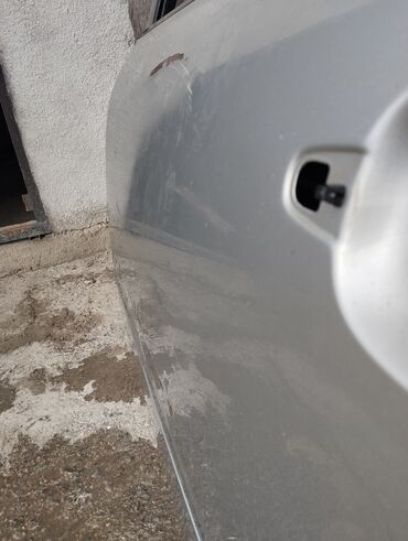 таота краун: Задняя левая дверь Toyota 2003 г., Б/у, цвет - Серебристый,Оригинал