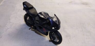 i haljina: Motor Maisto;Yamaha YZF- R1, 1:18 fale stakla farova i auspuh