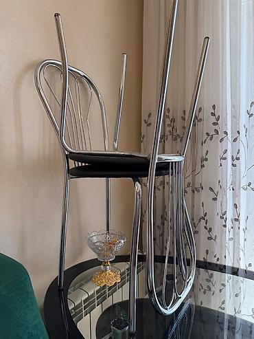 tava desti: Divan ve Oval formalı şüşə yemək/çay masası və 2 ədəd metal stul dəsti — 2