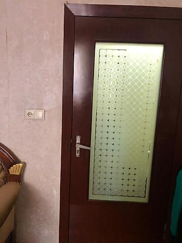 Qapılar və aksessuarlar: Taxta interyer qapısı - Material: tünd qəhvəyi rəngli taxta karkas - — 1