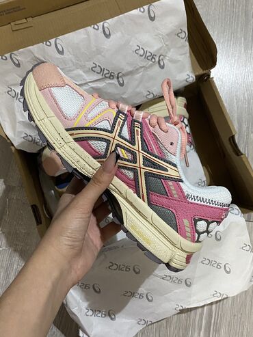 женская одежда бишкек оптом и в розницу: Кроссовкалар, 37.5, Asics, Жаңы, түсү - Кызгылт, Өзү алып кетүү