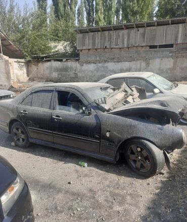 марк 2 2003: Mercedes-Benz E-Class: 1999 г., 2.4 л, Автомат, Бензин, Седан