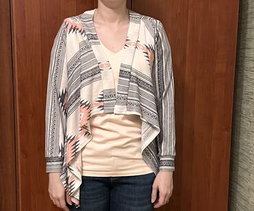 toxunma jaketler: Qadınlar üçün açıq önlü kardiqan. - Model: Asimmetrik, önü açıq