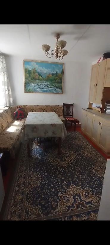 Продажа коттеджей и домов: Срочно продается двухэтажный дом со всеми удобствами, на первом этаже — 4