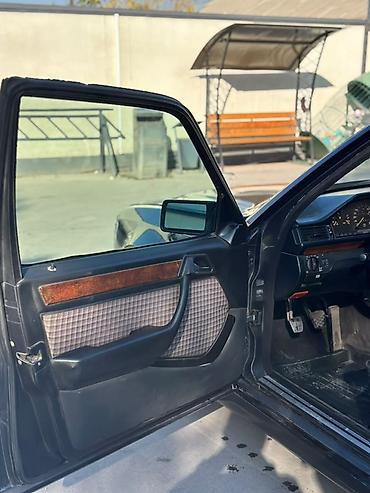 е36 e36: Mercedes-Benz W124: 1993 г., 3.2 л, Механика, Бензин, Седан — 10