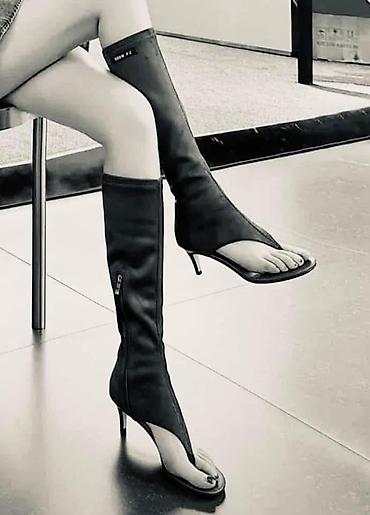 Босоножки, сандалии, шлепанцы: Balenciaga, Размер: 38, цвет - Черный, Новый — 1