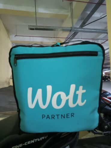 wolt çantası: Wolt cantasi ideal vezyetde yeniden secilmir,sokuy cirig yoxdu