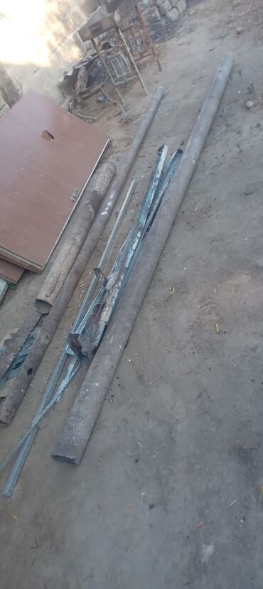 Профили, швеллеры: Müxtəlif uzunluqlarda və formalarda metal materiallar təqdim olunur
