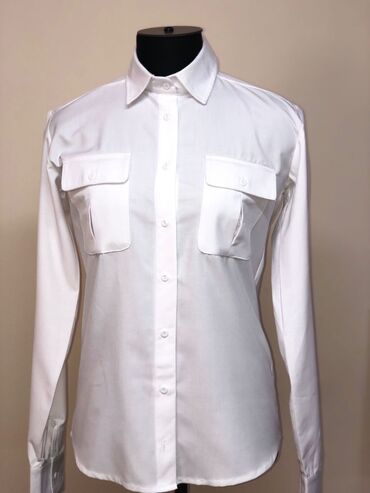 Рубашки и блузы: В продаже классические белые рубашки с накладными нагрудными