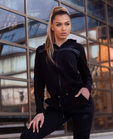 Gornji i donji deo: Veličine S M L XL
Cena 4400 din n — 1