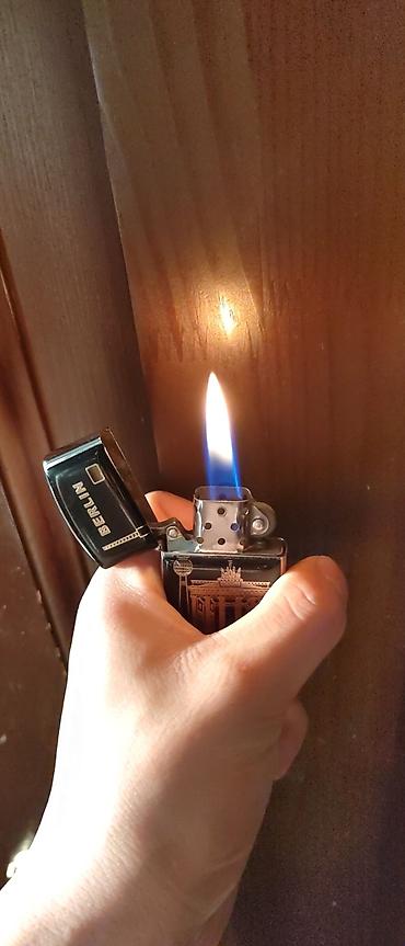 zippo yandıran: Metal qutu alovlandırıcı – “Berlin” dizaynlı - Korpus: cilalanmış — 1