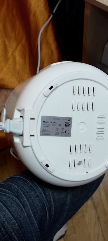 Ostali kuhinjski aparati: Friteza dobra 2,5 l manja
 Mirjevo — 9