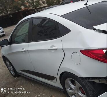 Hyundai: Hyundai Accent: 1.6 l | 2010 il Sedan — 5