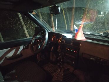 авто пежо: Nissan Terrano: 1988 г., 2.4 л, Механика, Бензин, Внедорожник