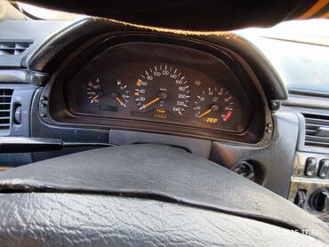 Mercedes-Benz: Mercedes-Benz E-Class: 2.3 l | 1995 il Sedan — 16