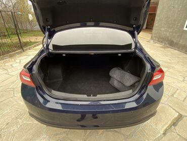 Chevrolet: Chevrolet Malibu – sedan Göy milyaner rəngli, Chevrolet Malibu. Vaxdi — 5