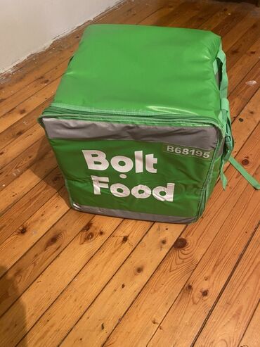 Dondurma aparatları: Bolt Food tərəfindən çatdırılma üçün nəzərdə tutulmuş yaşıl rəngli