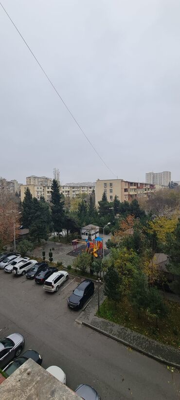 Uzunmüddətli kirayə mənzillər: Satilir– geniş prospekt və yaşıllıq sahəsinə açılan mənzərəli mənzil — 13