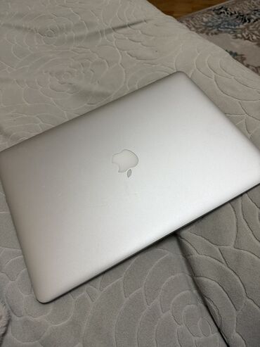 apple macbook: Apple MacBook Pro noutbuk - Korpus: gümüş rəngli alüminium unibody