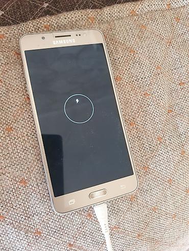 iphon 11pro: Смартфон Samsung Galaxy (серия J, золотой цвет). Основные — 1