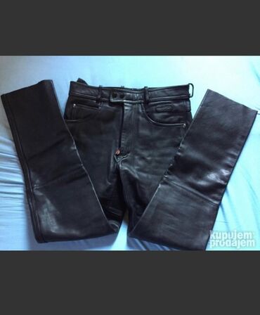 crna kosulja i sive pantalone: Pantalone bоја - Crna