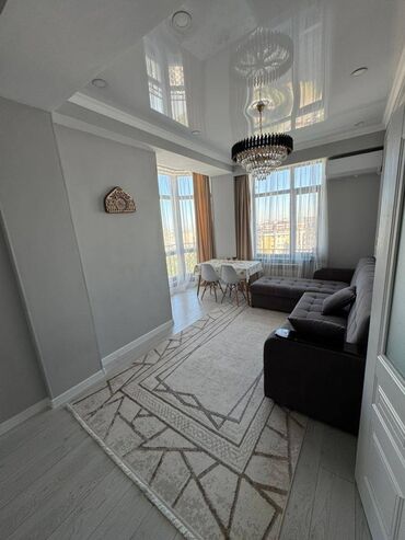 продаю 2х команатную квартиру в 7 мкр: 2 бөлмө, 47 кв. м, Элитка, 10 кабат, Дизайнердик ремонт