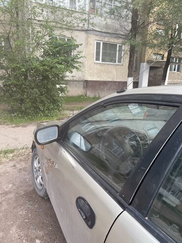 машина за 300 тысяч: Машина очень экономичная mazda, продаем за 130 000