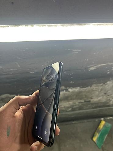 apple adaptor: IPhone 11 Pro, 64 GB, Matte Midnight Green, Face ID — 1