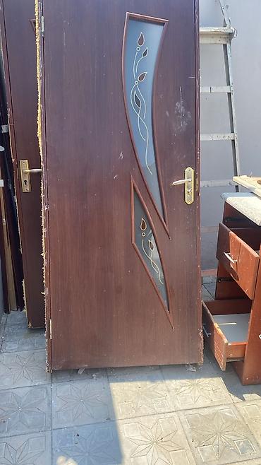 3d rucka: Taxta otaq qapısı - Material: ağac əsaslı, tünd qəhvəyi örtük - — 1
