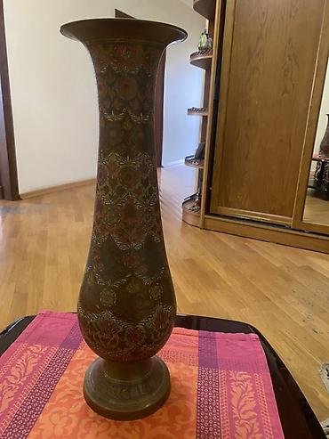 Bir vaza, Metal