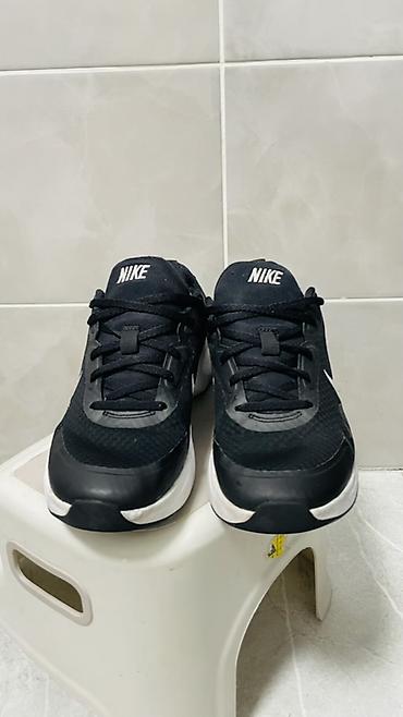 Личные вещи: Nike оригинал в хорошем состоянии. Размер 42 Цвет черный Пол года — 3