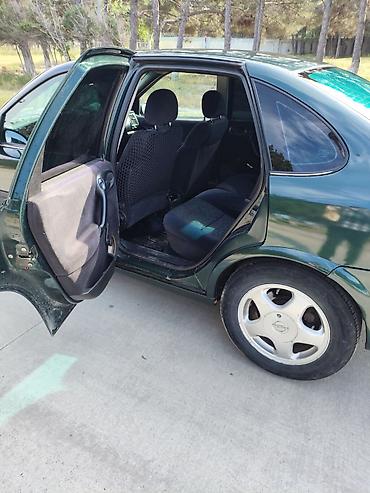 elantra qapi: Opel Vectra B sedan – tünd yaşıl rəng, 4 qapı, 5 yerlik rahat salona — 4