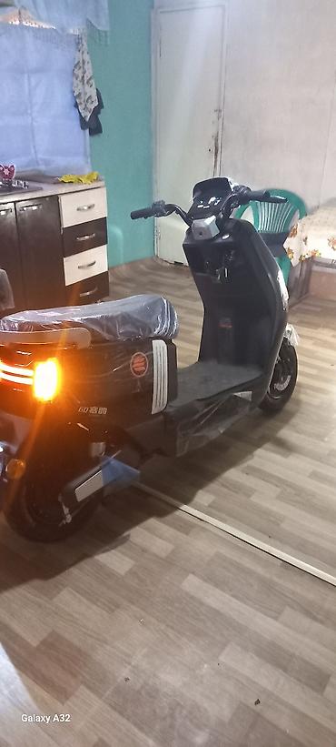 Mopedlər,skuterlər: Elektrik skuter - Şəhər daxili hərəkət üçün kompakt və səssiz — 9