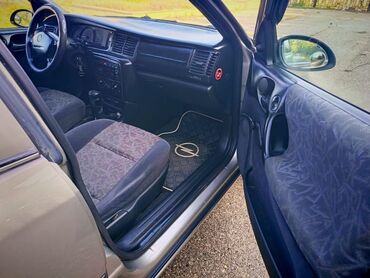 Opel: Opel Vectra: 1.8 l | 1996 il 208600 km Sedan — 8