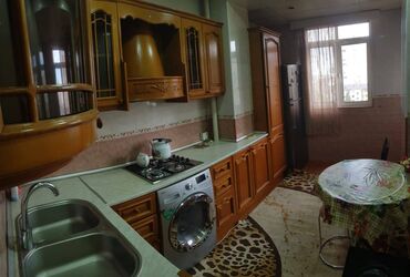 Uzunmüddətli kirayə mənzillər: Nərimanov metrosunun yaxınlığında 9 mertebeli binanın 7-ci — 8