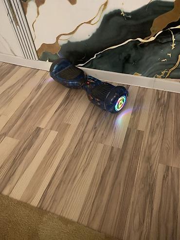 Öz-özünə balanslı elektrikli skuter (hoverboard) - Dizayn: Göy–kosmik