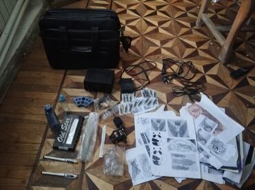 Kirpiklər, qaşlar: Bu dəstə peşəkar tatuirovka aparatı, müxtəlif ölçülü iynələr, enerji