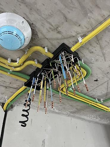 Электрики: Электромонтажные работы Профессиональные услуги электрика для — 7