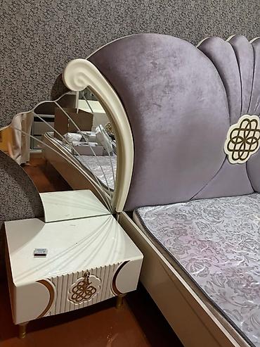lavanda: Yataq otağı mebel dəsti yeni kimidir, çox az işlənib Tərkibi: - 2 — 4