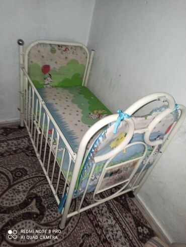 раскладная кровать: Раскладной . кроватка детская состояние среднее. нужно отмыть. Цена