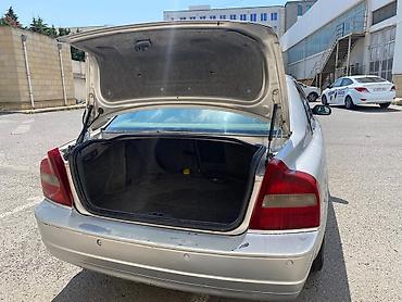 audi a7: Volvo S80: 2.4 l | 2002 il 290 km Sedan — 2